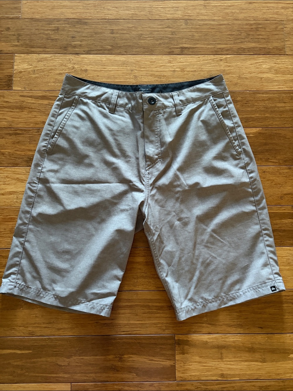 Quicksilver comfy shorts that could be dressed up or down. Perfect condition!